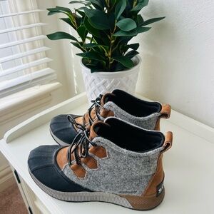 Sorel women’s winter Black and Brown Ankle Boots